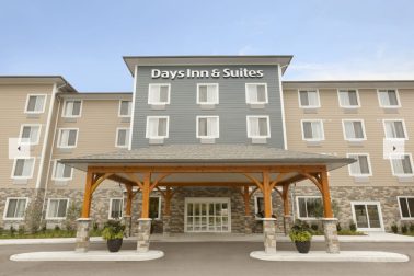 Days Inn & Suites Lindsay - Exterior