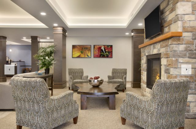 Days Inn & Suites Lindsay - Lobby
