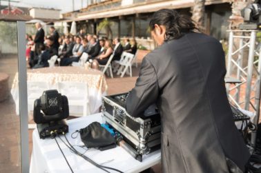 how-to-hire-the-best-dj